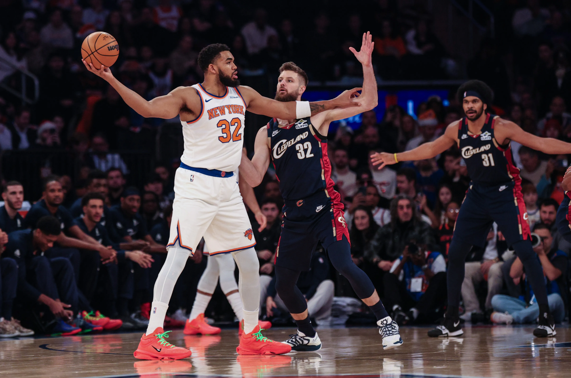 尼克斯17分逆轉騎士！布倫森34分+末節13分 米切爾34分丟超遠絕殺 - 