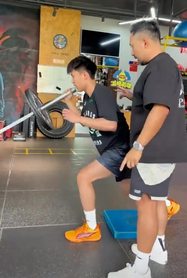 这就是年轻人的态度!辽篮后场新星假期苦练 新赛季必受杨鸣重用