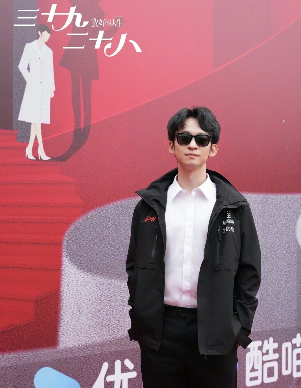 孙俪新剧路透,长腿配高跟鞋太性感,和董子健同框却被嘲像母子