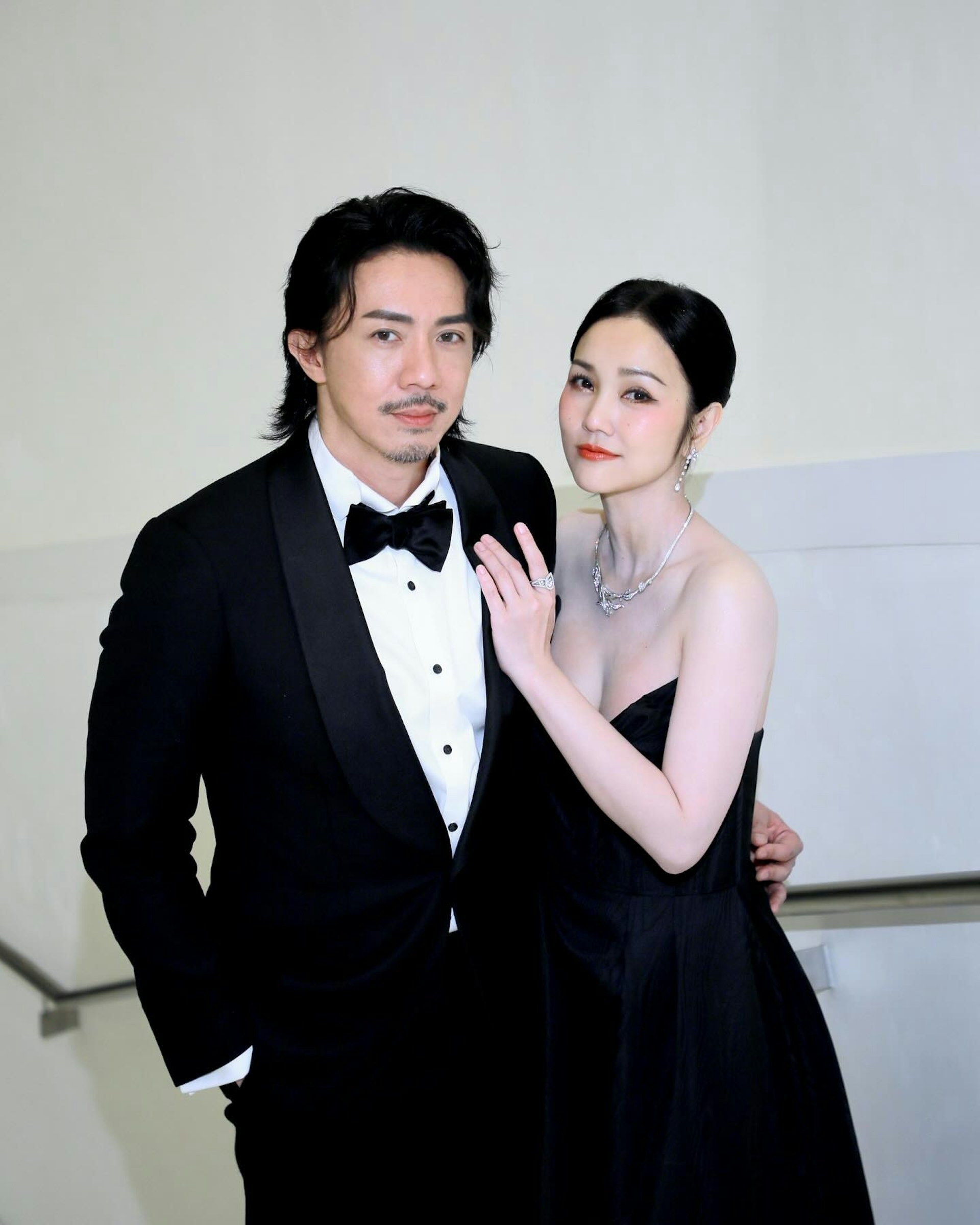 搞笑港星和妻子雙雙患抑鬱症，曾想過自殺，吐槽藥費太貴病不起 - 