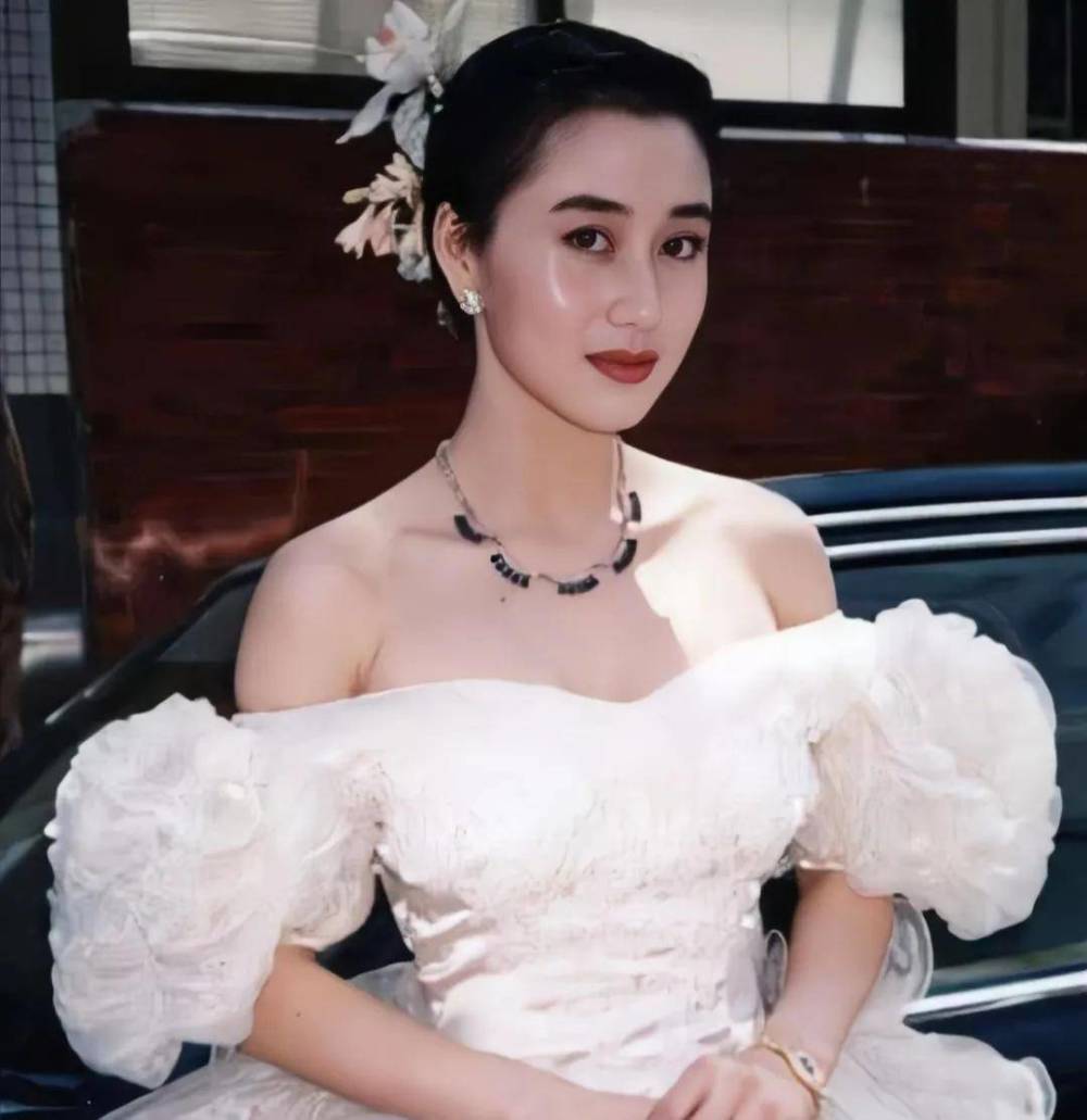 "港圈土妞"利智:迷倒赌王,让李连杰抛弃妻女,靠的仅是那张脸?