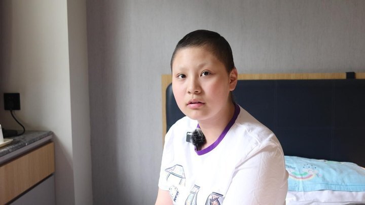 确诊的第一年,李欣彤休学住院,本就性格文静的她,与朋友们接触的机会