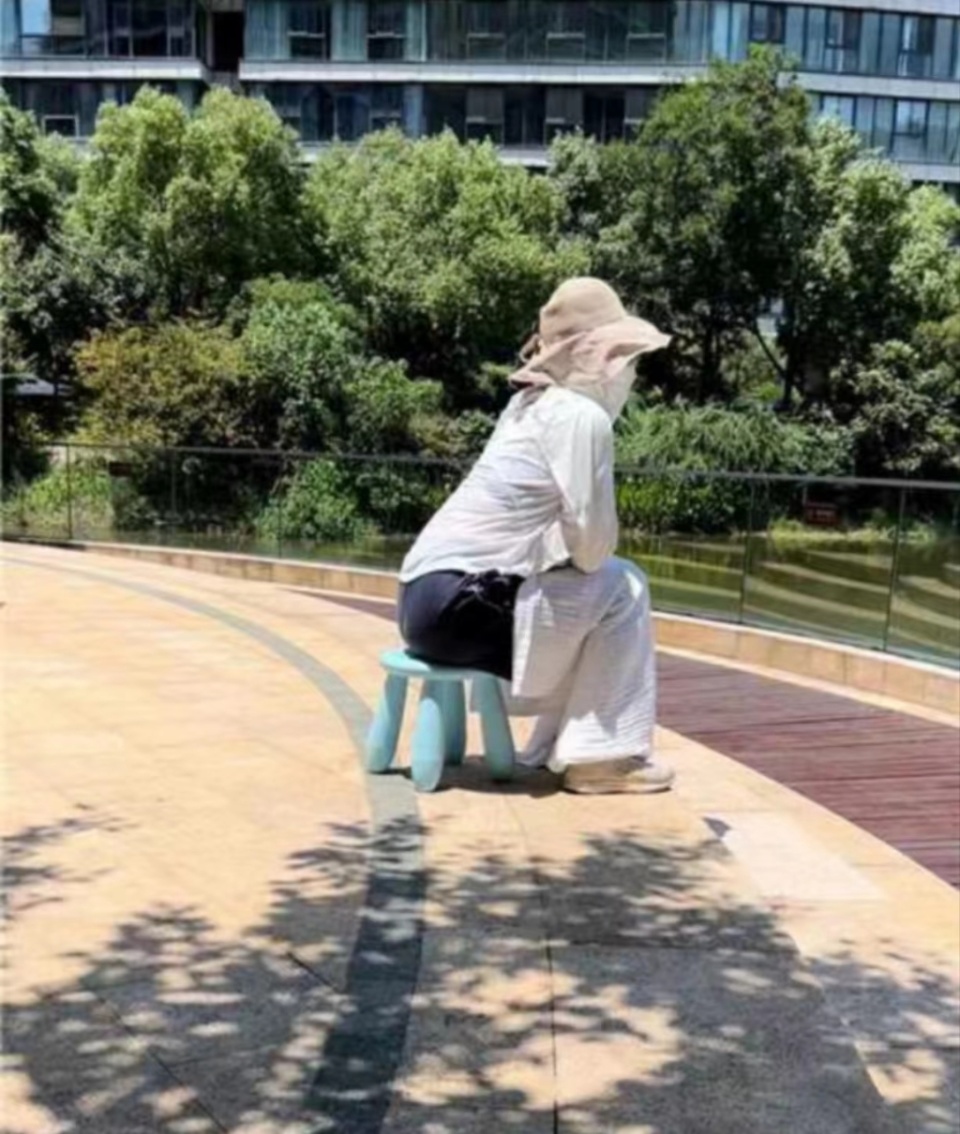 动海报三伏天晒背向天借阳气靠谱吗医生晒不对伤身