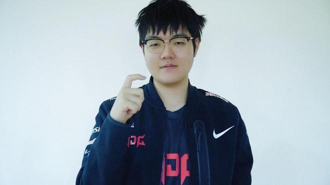 lol:jdg中单左手外媒采访真敢说,世界赛夺冠就是历史第二,惹众怒了