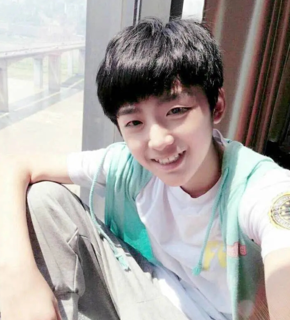 刘志宏官宣结婚喜讯,刚过法定两天就领证,曾是tfboys第四人