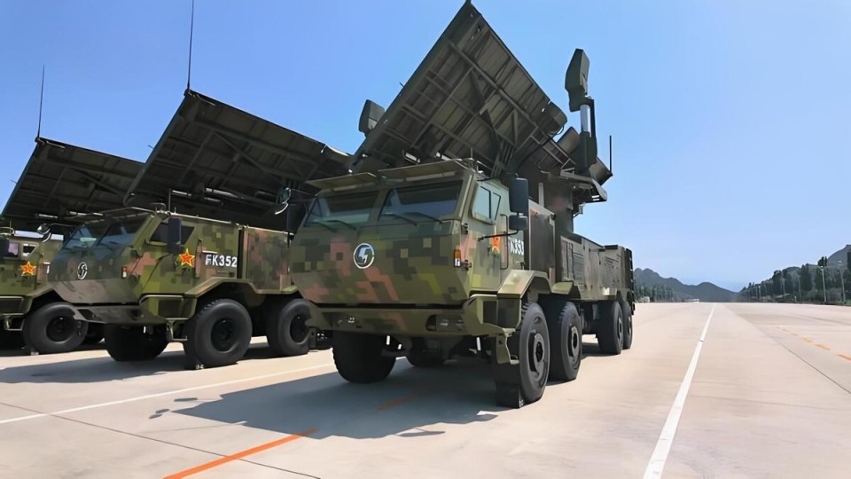 反无人机系统亮相93阅兵，激光武器性价比高，微波武器也是看点_腾讯新闻