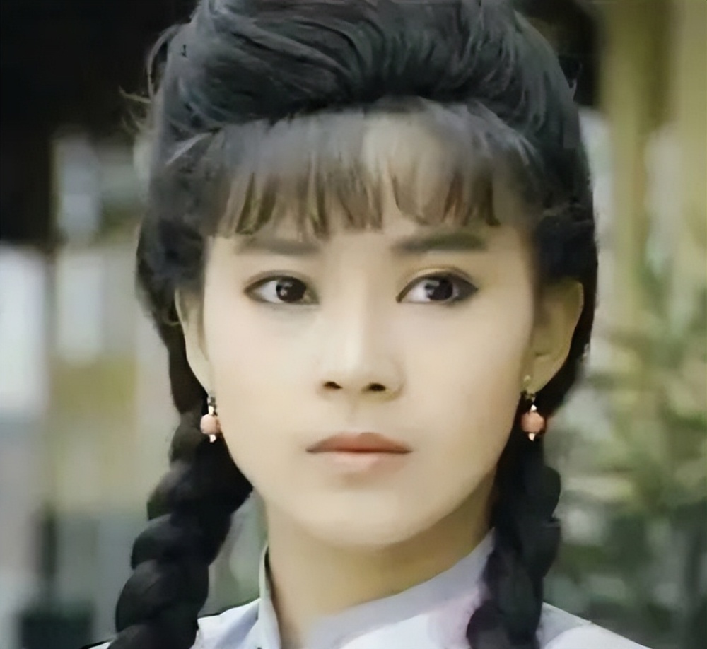 婉君俞小凡与18岁女儿罕见同框翁家明担心闺女太美遭人觊觎