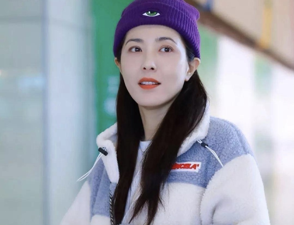 冲着赵露思看偷偷藏不住却被二搭的曾黎圈粉46岁保养得真好