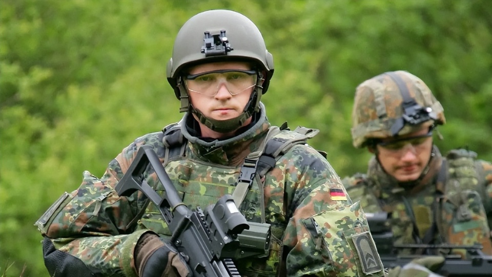 默茨在德国联邦议院表示,德国力争打造欧洲最强大的常规军队