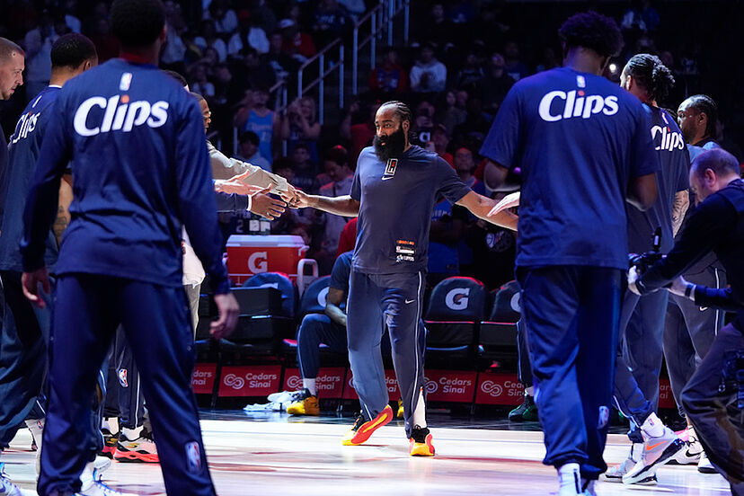 哈登直言与莫雷不可能和好离队后与大帝没说过话遭嘘且未获致敬视频