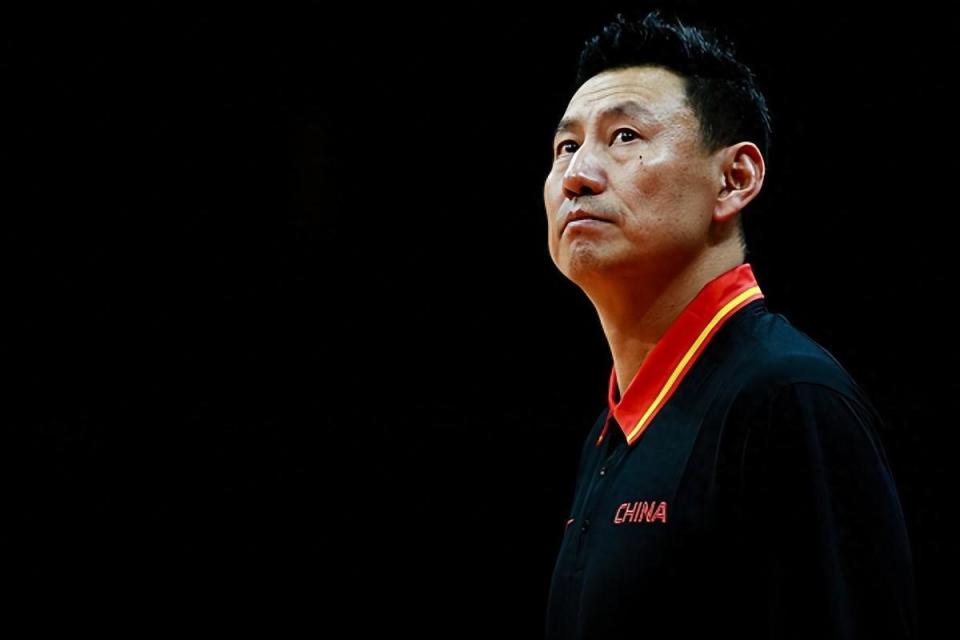 李楠正式亮相北京首钢,感谢球队领导信任,未回应儿子李禄瞳是否加盟