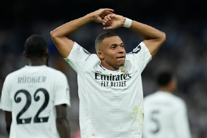 18岁天才世界波,姆巴佩7场5球 追平伊布,皇马开启