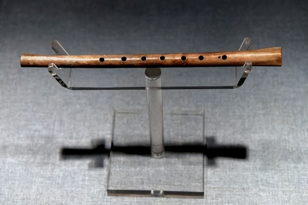 贾湖骨笛:河南博物院镇馆之宝,远古时代的这支笛子,却能吹出世界标准