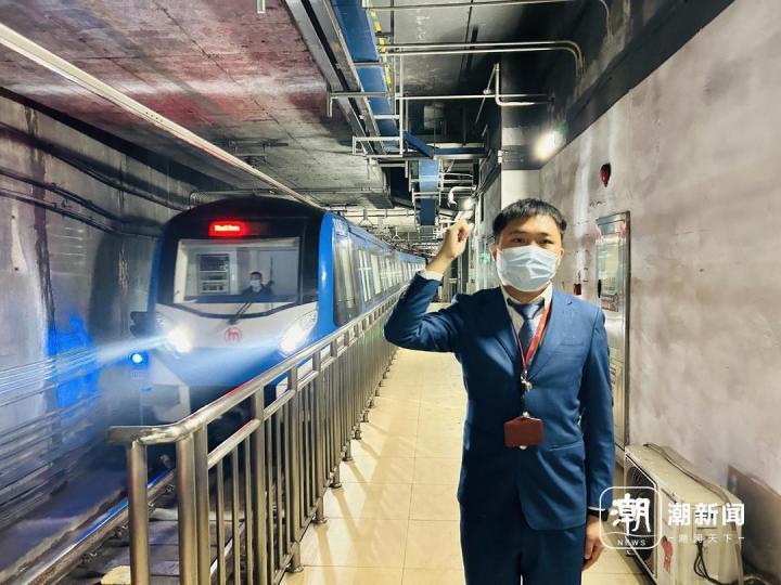 除夕地铁末班车司机:安全载夜归人回家,也惦念着两千公里外的家