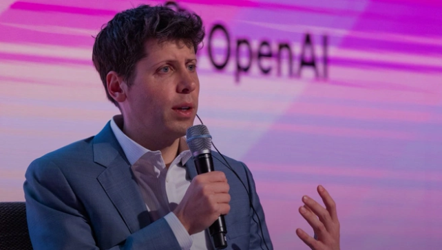 Altman复盘OpenAI最艰难一年：蒸馏不在我的十大担忧内，AGI近在咫尺