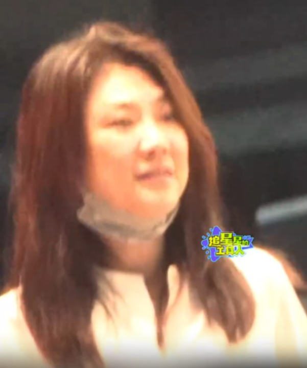 2010年钟汉良推出专辑《视觉动物》时,mv造型是由谢易桦负责,后来连