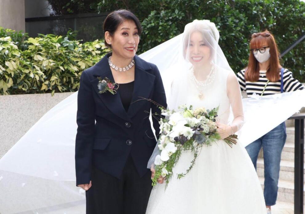 杨盼盼女儿大婚,婚礼现场曝光,赵雅芝罗家英钱小豪等到场祝贺_腾讯