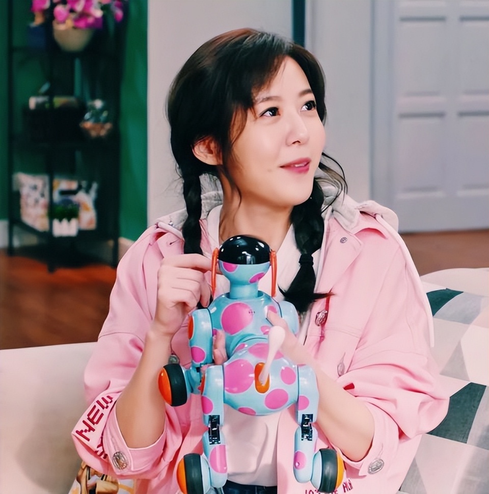 李金铭凭9年前综艺再上热搜:演员转型做网红,一手好牌打稀烂?