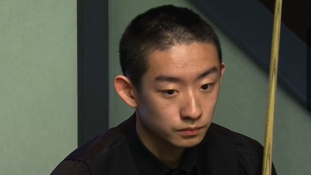 吴宜泽连胜四局上演超级大逆转中国小将轰单杆143分进16强