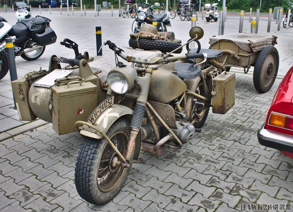 细说二战德军摩托部队的兴衰 宝马r75油箱上的小头盔是什么