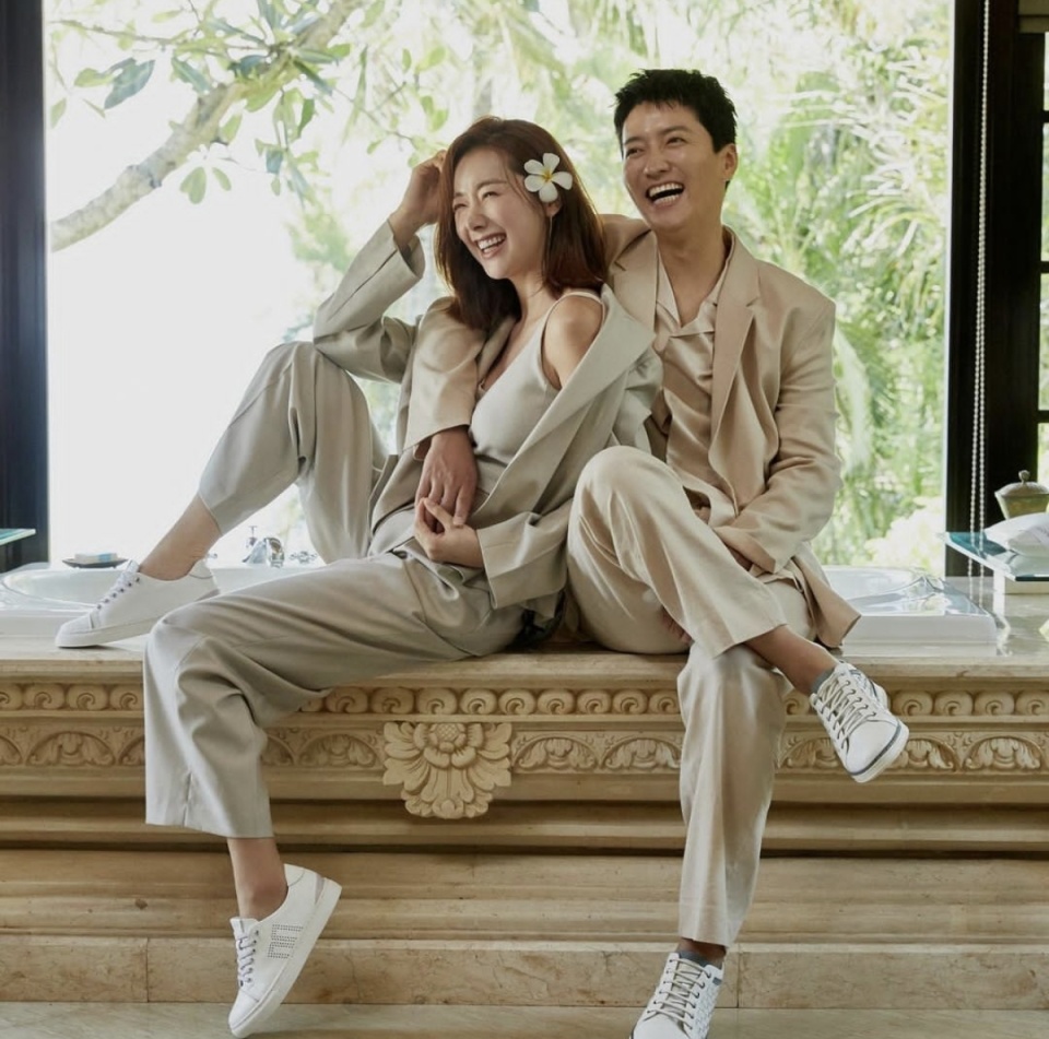 苏怡贤和印乔镇的幸福家庭照片,让人感受到温暖和快乐_腾讯新闻