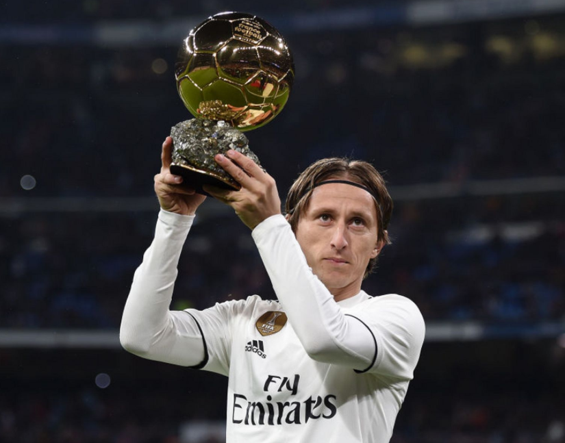 37岁莫德里奇正式续约,拒绝5000万年薪,只为留守皇马-腾讯新闻