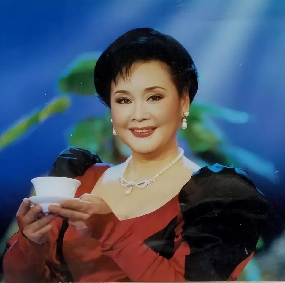 愧疚的李谷一:初婚嫁给恩师,二婚嫁给粉丝,79岁两任丈夫已离世