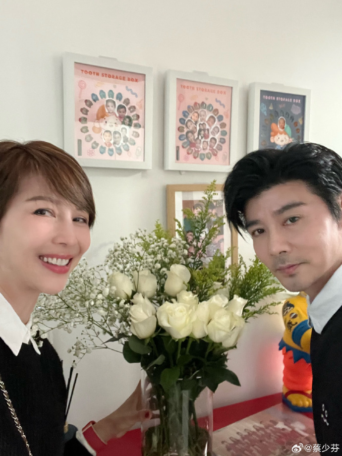 蔡少芬晒4岁儿子近照,鱼蛋长成翻版张晋,齐刘海过肩长发超抢镜