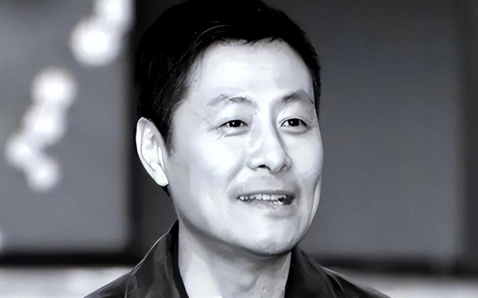 相声奇才沦为阶下囚，巅峰离开冯巩赴海外，刘伟如今现状如何_腾讯新闻