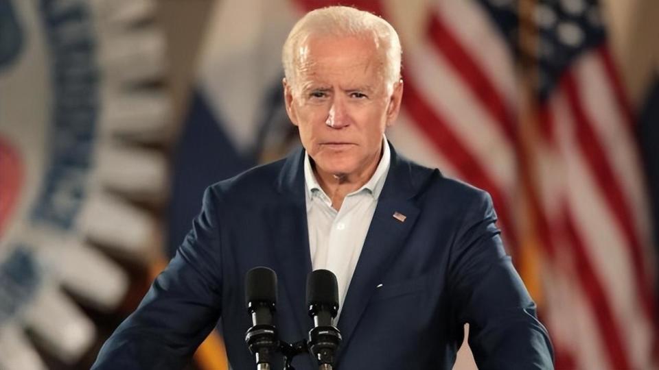 萝莉岛事件指向美国总统,选举年再现舆论大战,拜登还能连任吗?