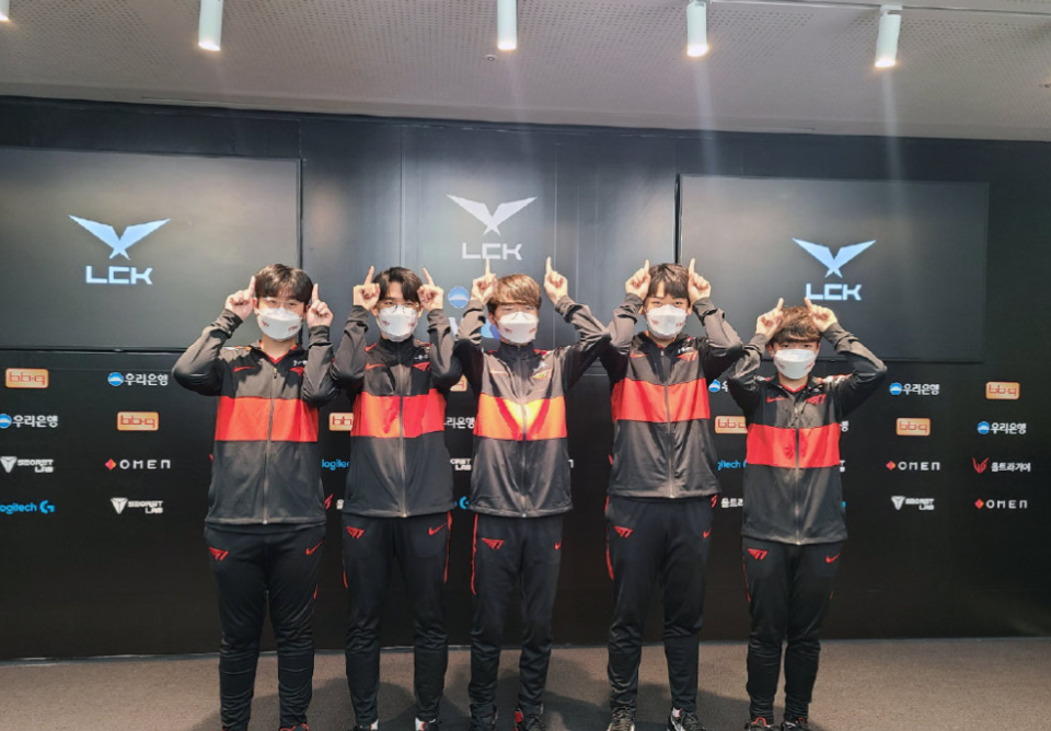 恭喜Faker！将成大股东！韩媒：T1给了Faker接近5.6％的股份_腾讯新闻