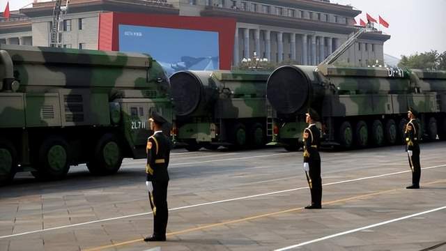 美国防部确认最新情报，中国将手握1500枚核弹？中美战略态势生变烟台机场宽体