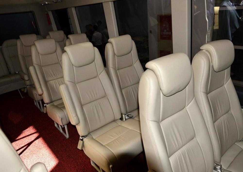 红旗l6量产版可算来了,自研六缸大空间_腾讯新闻