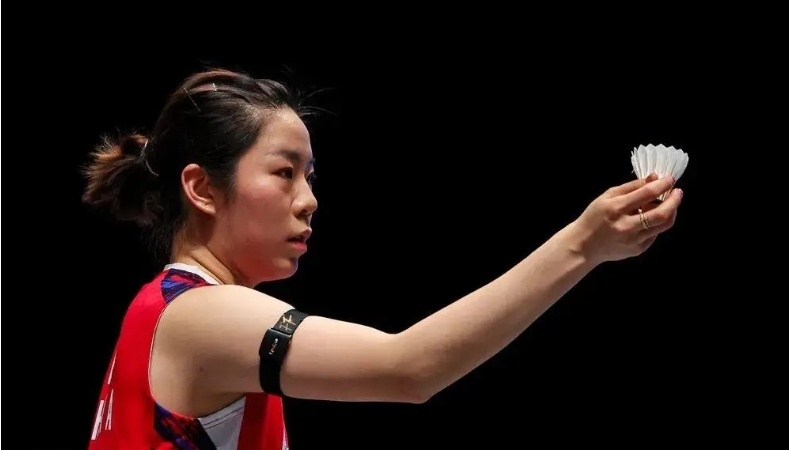 国羽拆散奥运冠军!默契不足,仍旗开得胜,贾一凡李汶妹2-0晋级