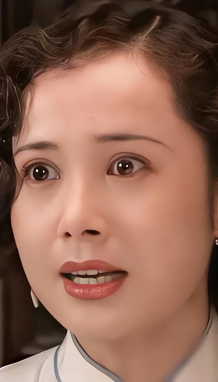 英国巧遇蒋雯丽,优雅老去笑颜如花,儿子移民养女神秘不见人_腾讯新闻