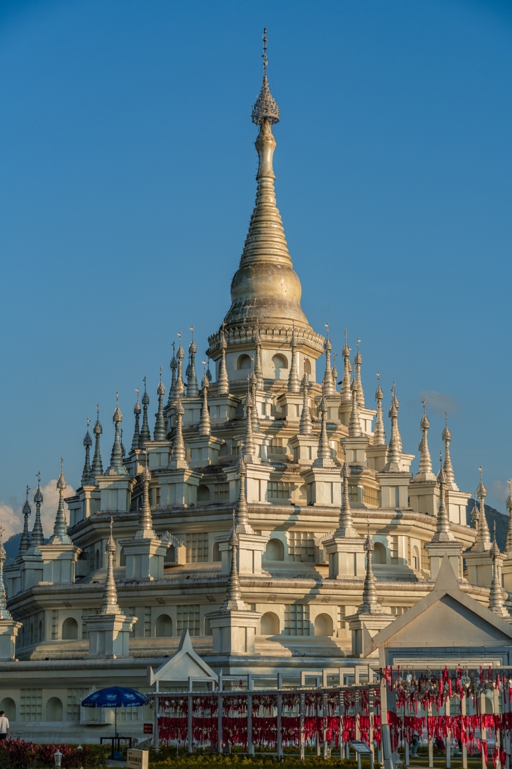 德宏州芒市勐焕银塔