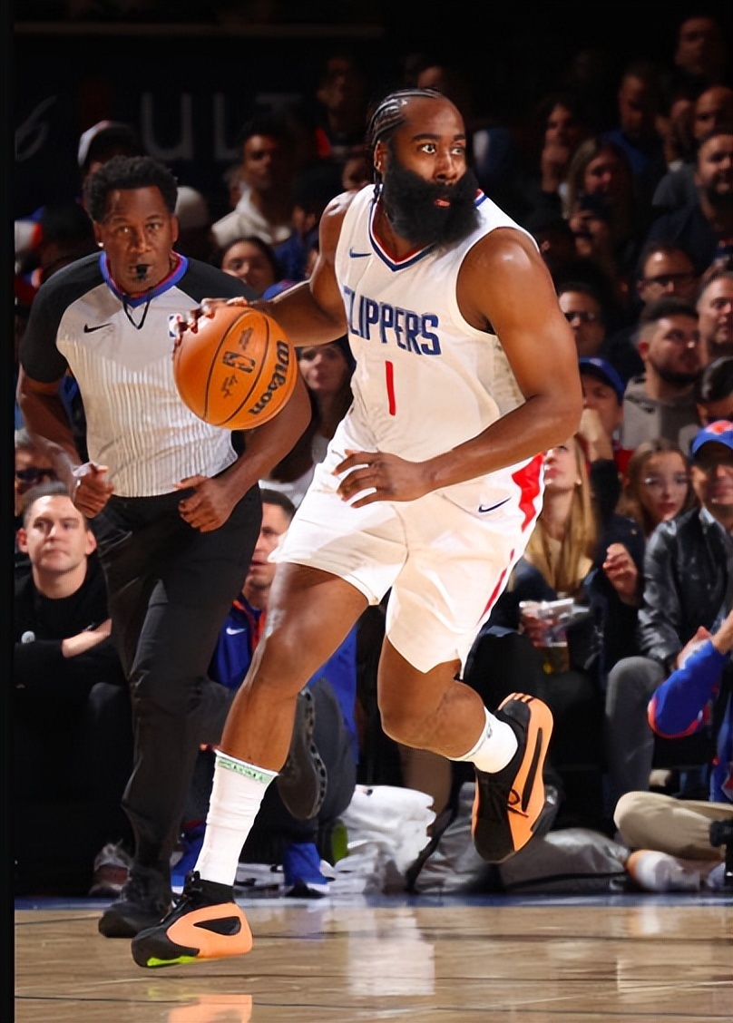 1736哈登连秀中投首秀9中6快船大败四巨头出手最少效率最高