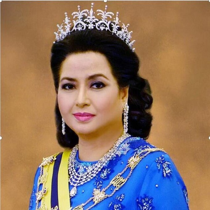 拉风,拥有"华裔血统"的马来西亚新王后会说五国语言_腾讯新闻