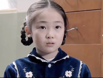 她,童星出道,凭哭戏感动上万观众,而后隐退读书,今长成大美女-腾讯