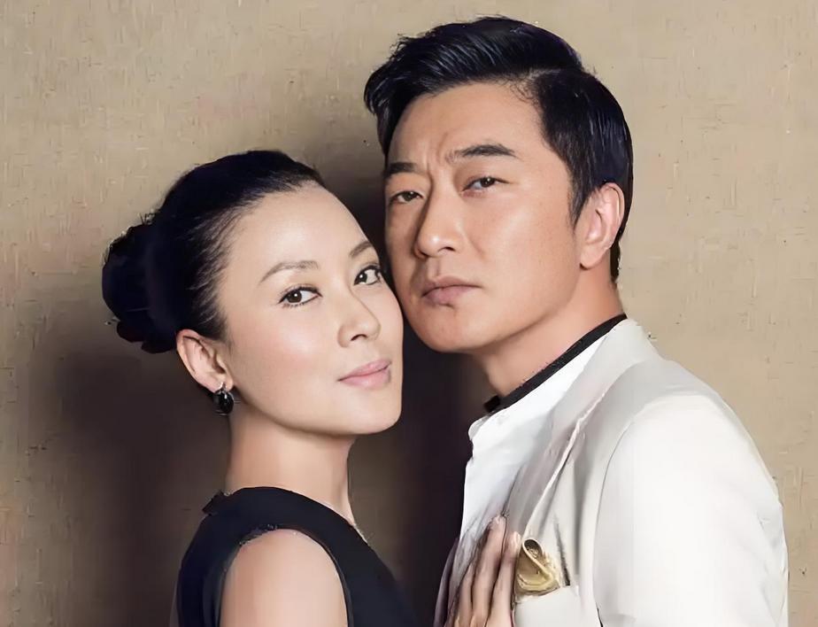 不过邵峰和他的妻子刘欣,倒活成了娱乐圈中的模范夫妻