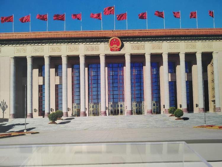 我们能迈步走进人民大会堂参观