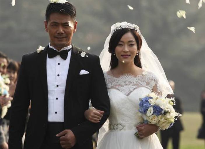 邵兵妻子近照曝光气质佳!