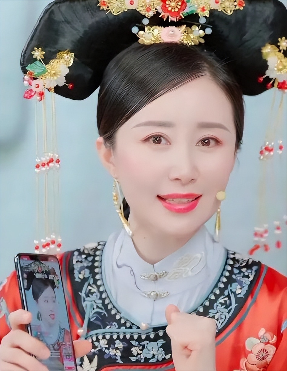 粉世家》里的金梅丽,《天龙八部》里的天山童姥,《连城诀》中的"水笙"