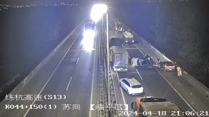 支队六大队综合勤务室在进行公共视频巡查时,发现s13练杭高速杭州方向