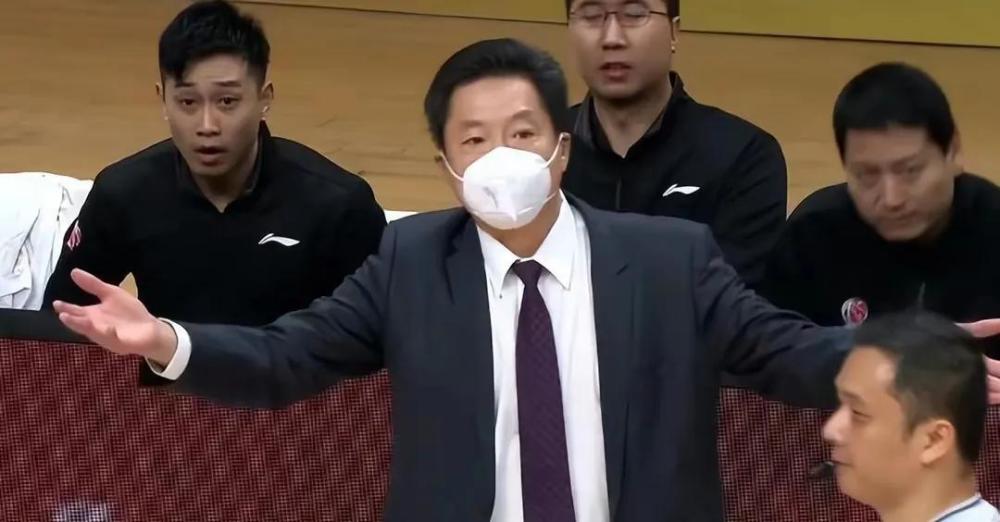 上海男篮不敌山东李春江对戴昊口吐芬芳赛后不与丁伟握手