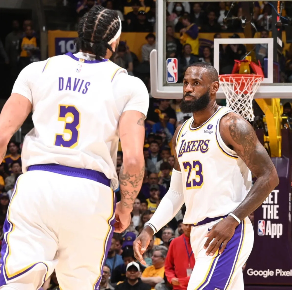 詹姆斯戴维斯要求湖人补强,拿下巨星球员,打造三巨头争夺总冠军