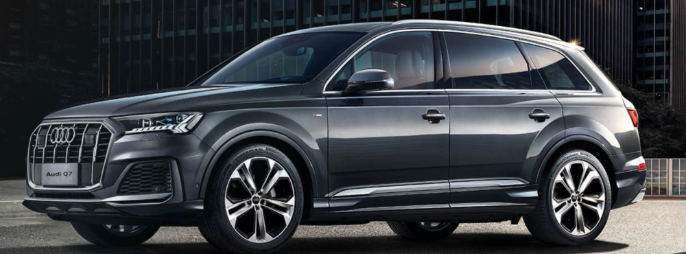 2003年奥迪q7首次在美国亮相,当时还是一辆概念车型,并且被称为"派克