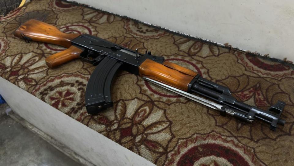 它是新中国第1款量产冲锋枪 被誉为国产版AK-47 实现了枪刺合一_腾讯新闻