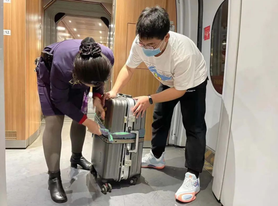 g7470次列车,发生这一幕!_腾讯新闻