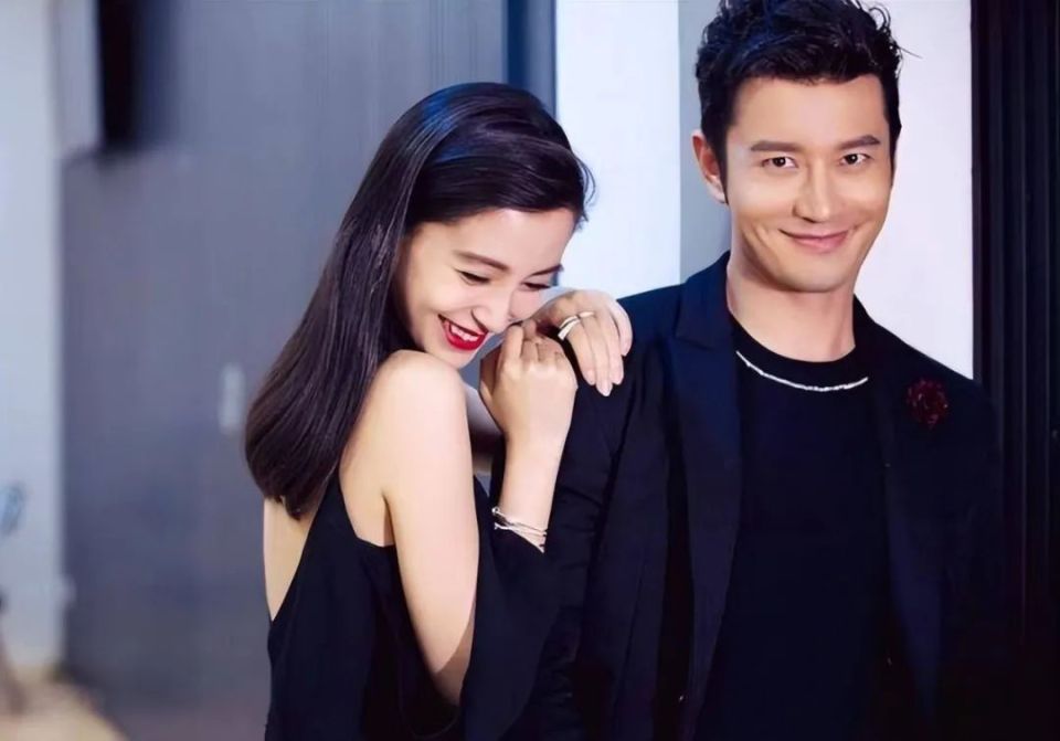 黄晓明和叶珂这样秀恩爱,也有网友认为他们感情甜蜜稳定,看来是和杨颖